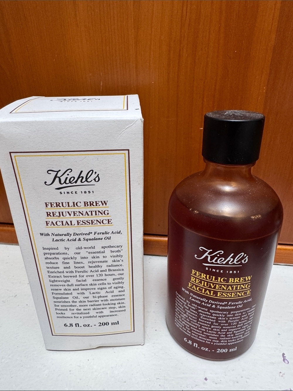 Kiehl's Ferulic Brew Rejuvenating Facial Essence - Brown & White